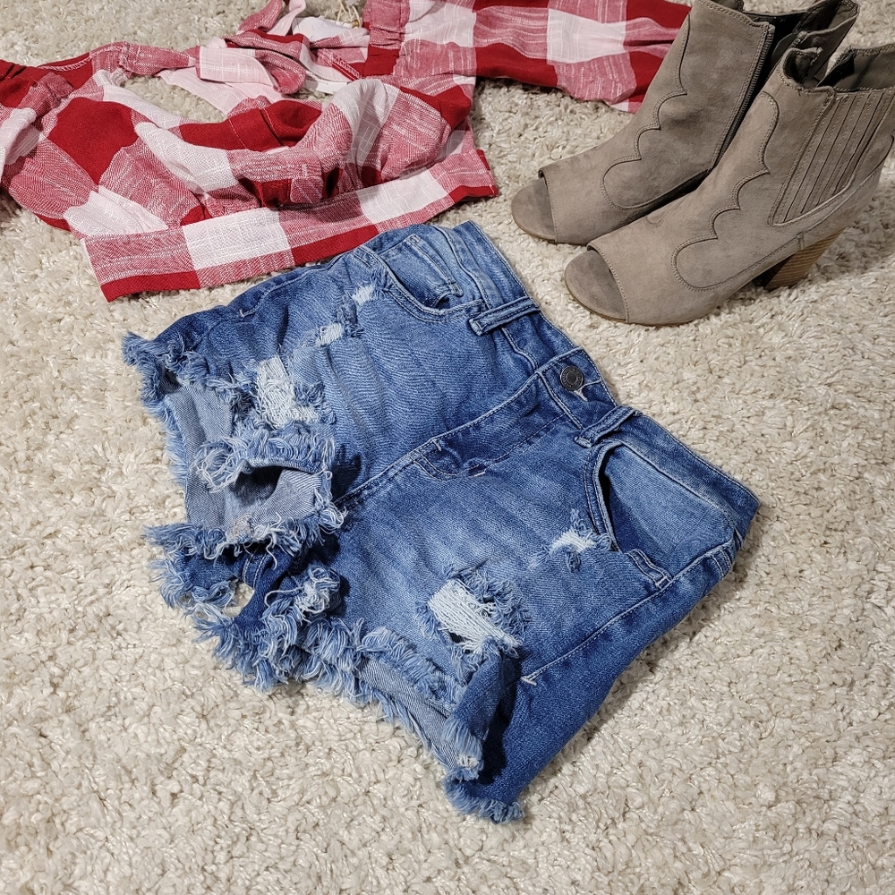 Cello brand distressed shorts size 3 nwot